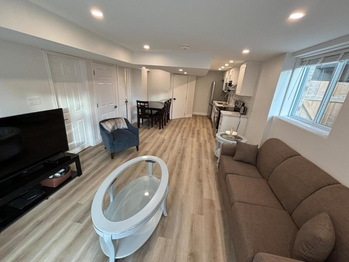 One-Bedroom Unit At Vista Hill Waterloo Bagian luar foto