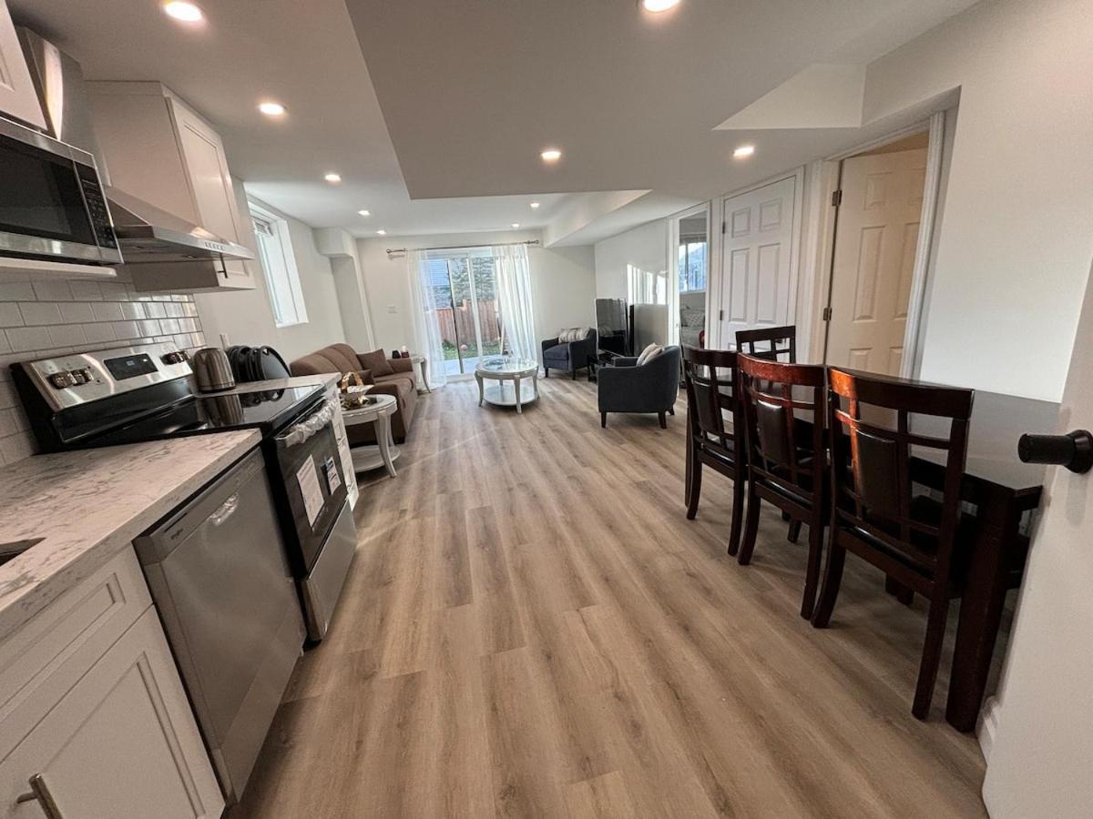 One-Bedroom Unit At Vista Hill Waterloo Bagian luar foto