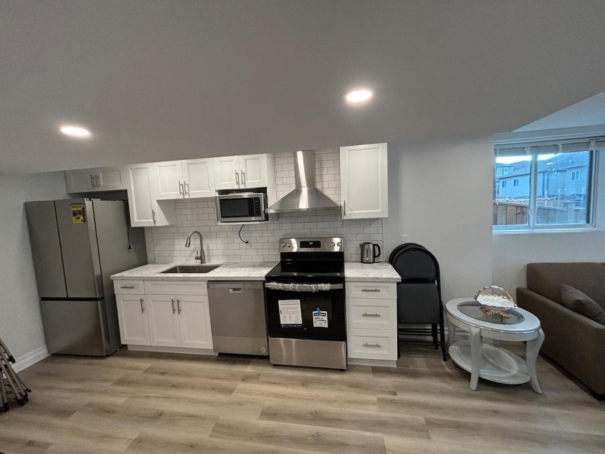 One-Bedroom Unit At Vista Hill Waterloo Bagian luar foto